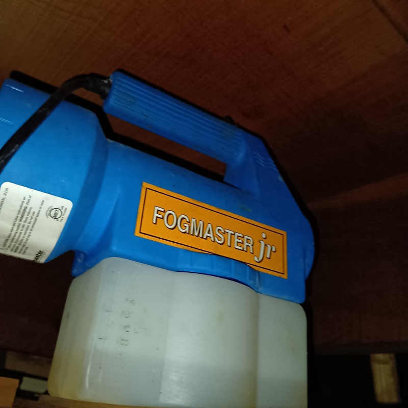 噴霧器で除菌・消臭剤を散布