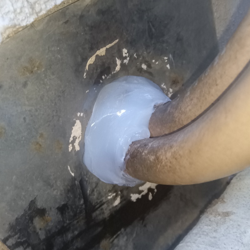 配管まわりのすき間を封鎖