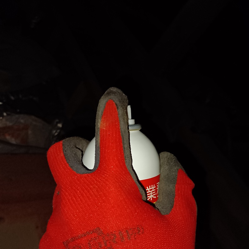 忌避スプレーを散布
