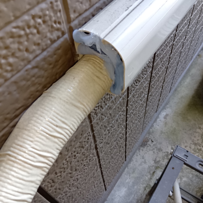 配管の導入部のすき間を封鎖