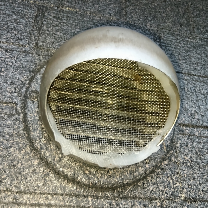 換気扇の開口部をネットで封鎖