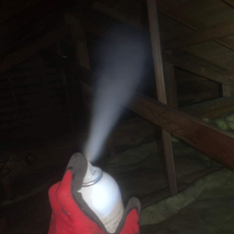 忌避剤をスプレー