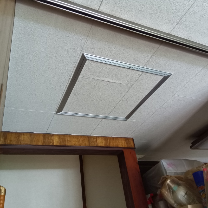 天井に新設した点検口