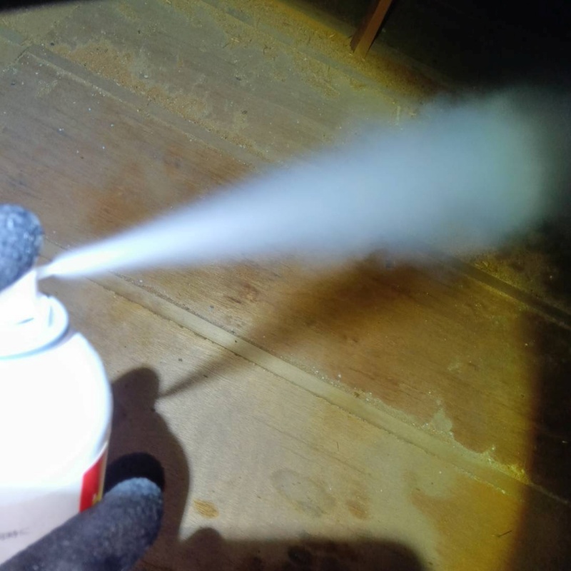 天井裏に忌避剤を散布