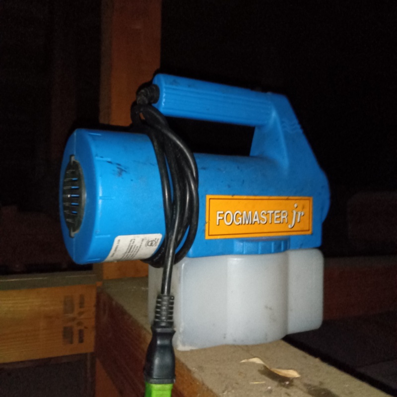 噴霧器で除菌・消臭剤を散布
