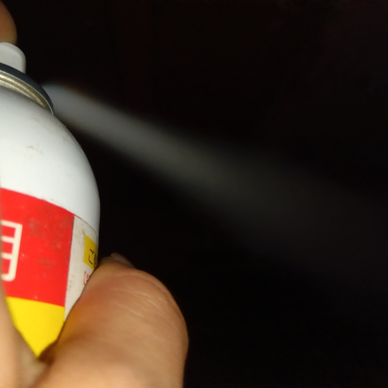 忌避剤をスプレー