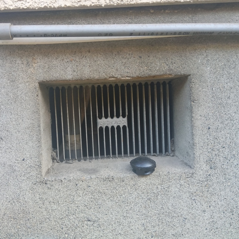 侵入口になっていた床下換気口