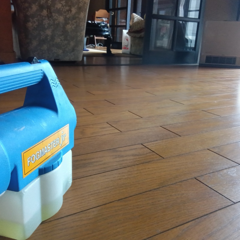 室内に除菌剤を散布