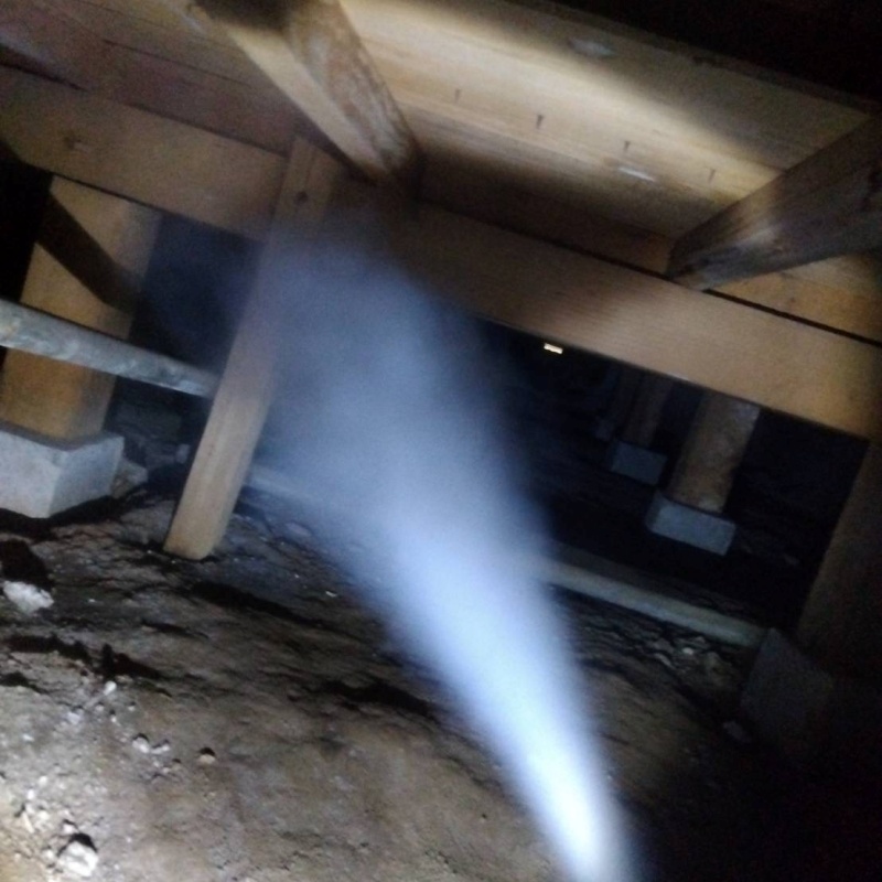 床下を噴霧器で除菌・消臭