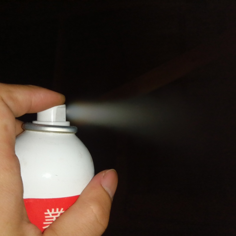 天井裏に忌避剤を散布
