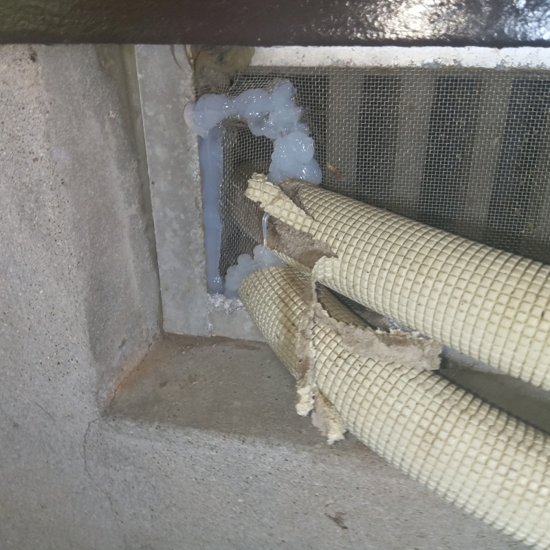配管が通る穴のすき間を封鎖