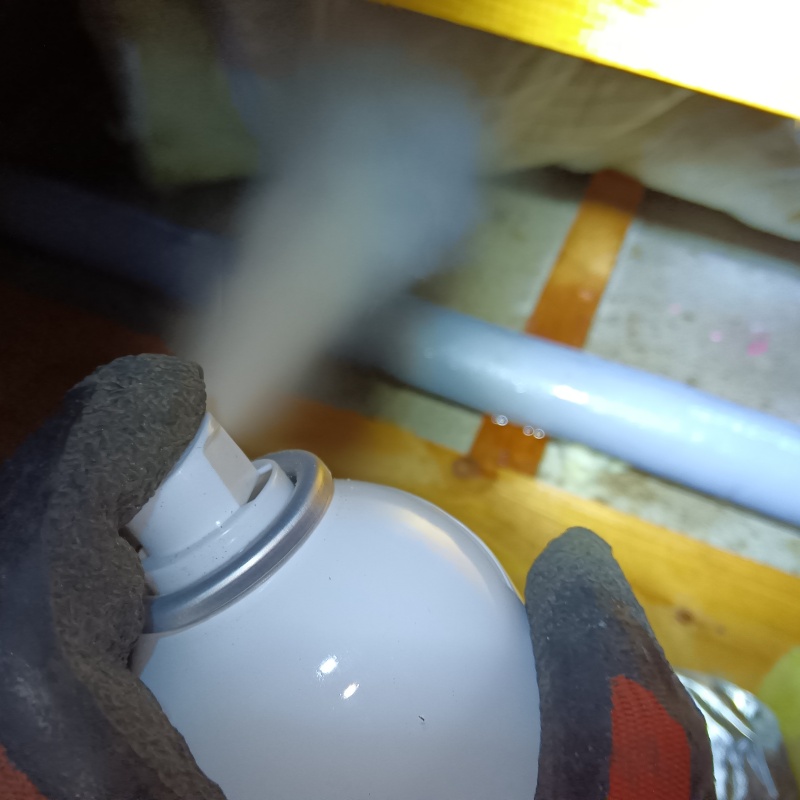 忌避剤をスプレー