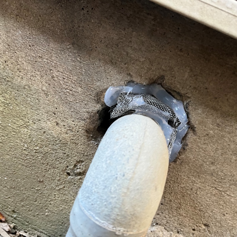 配管が通る穴のすき間を封鎖