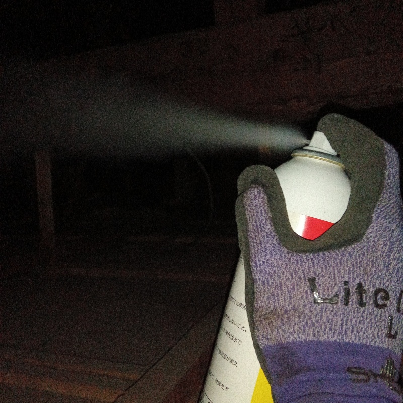忌避剤をスプレー