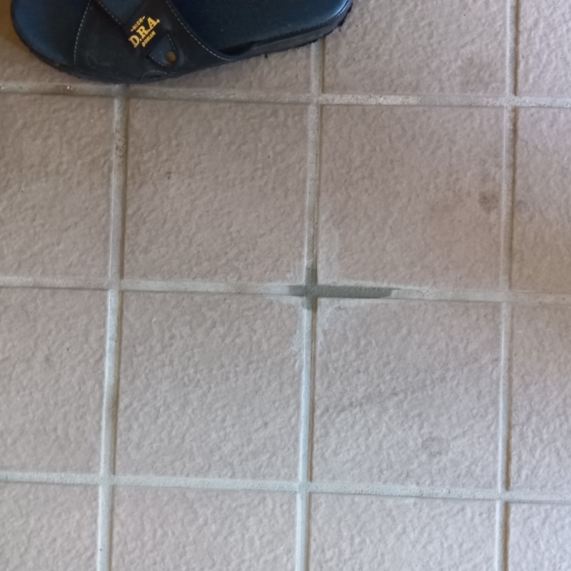 開けた穴を修復した様子