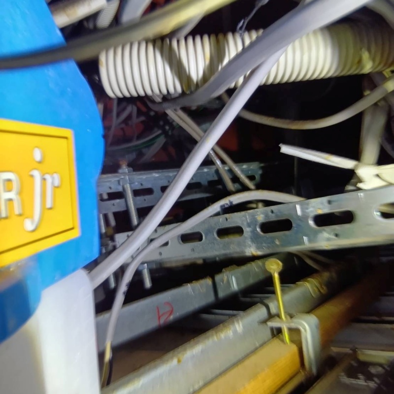 天井裏を噴霧器で除菌・消臭