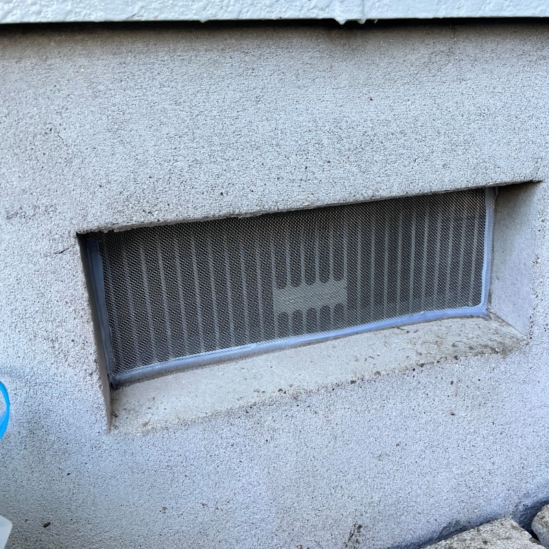 金網で侵入経路を封鎖