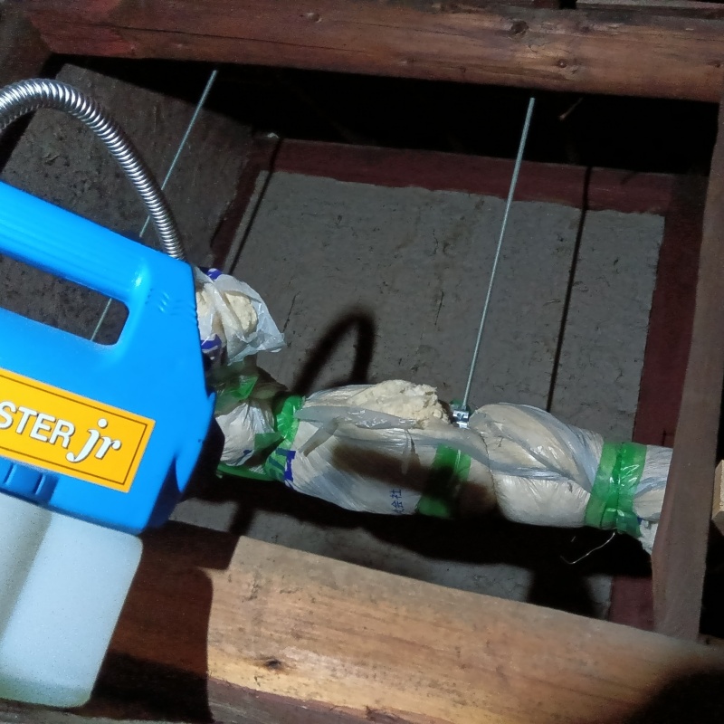 噴霧器で除菌剤を散布