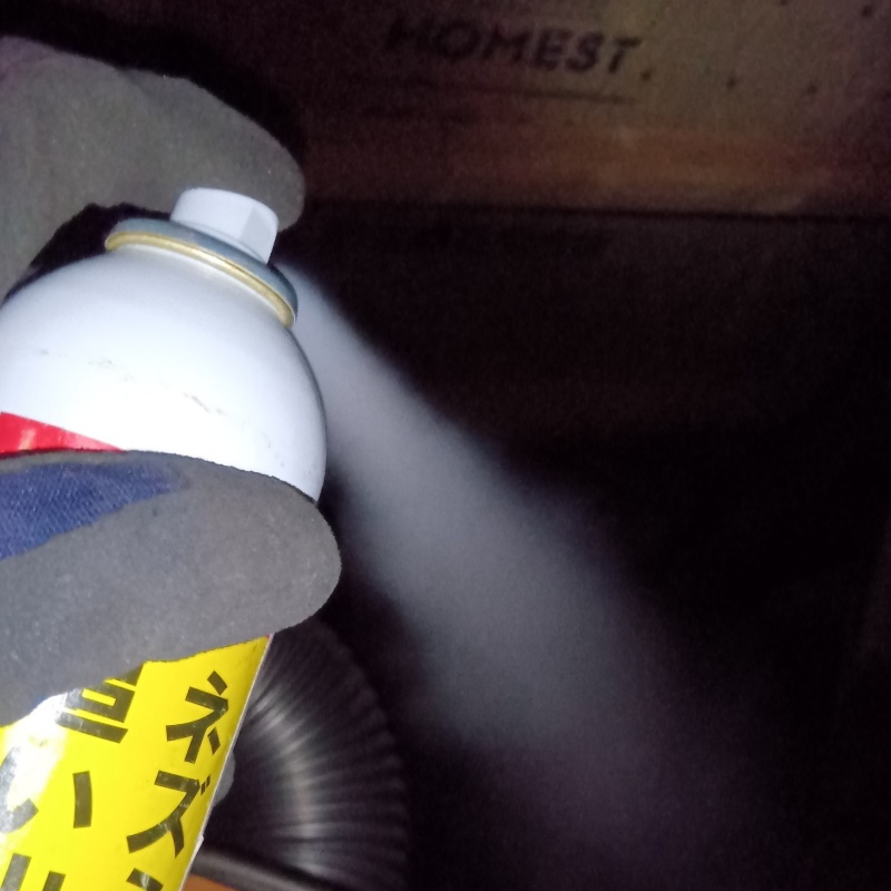 忌避剤をスプレー