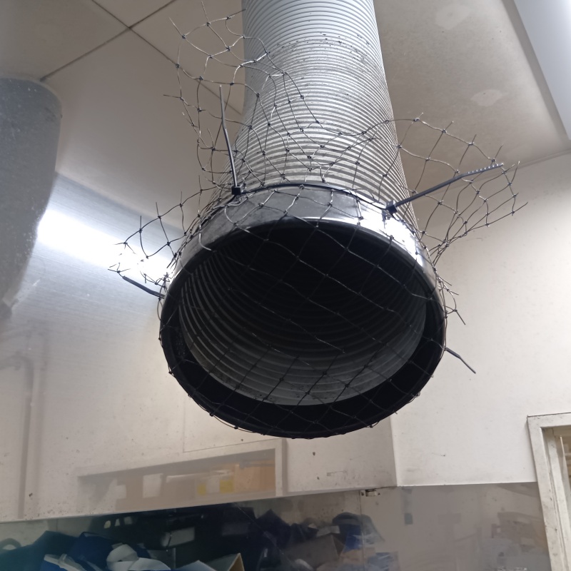ダクトの通気口をネットで覆う