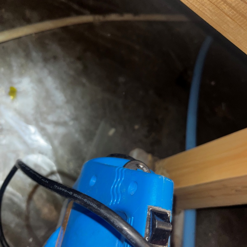 床下を噴霧器で除菌・消臭