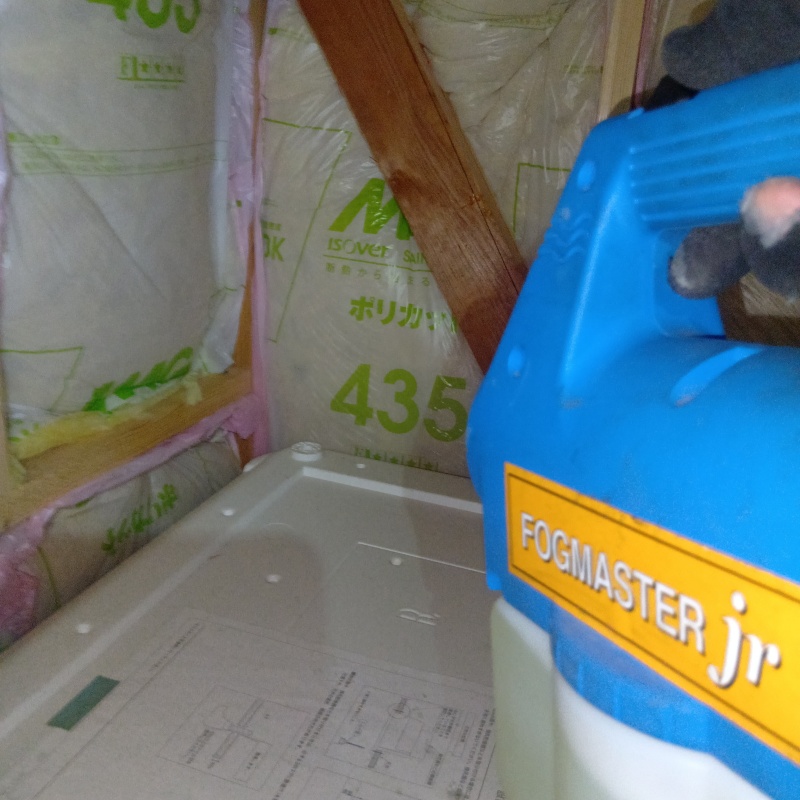 噴霧器で除菌剤・消臭剤を散布