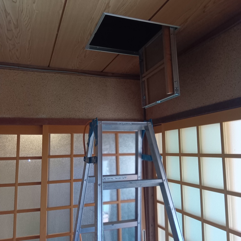 天井に新設した点検口