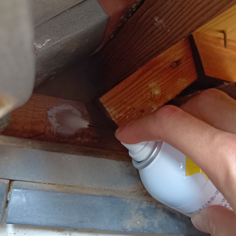忌避剤をスプレー