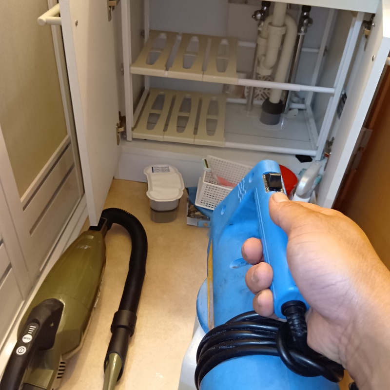 噴霧器で除菌・消臭剤を散布