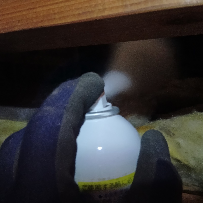忌避剤をスプレー