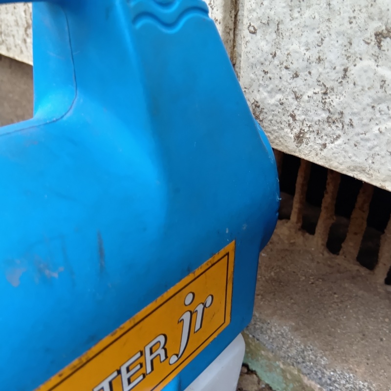 噴霧器で除菌・消臭剤を散布