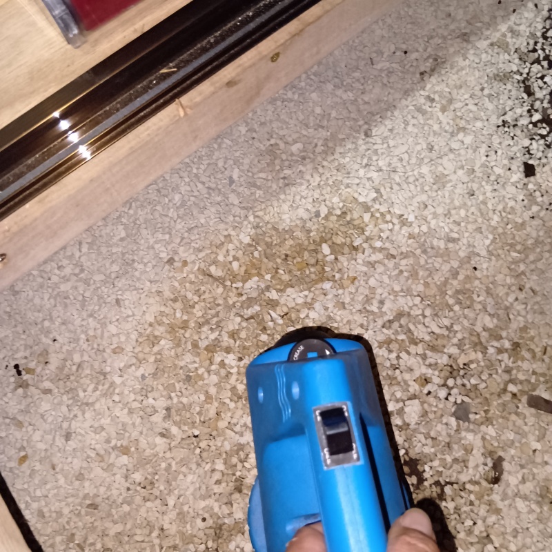 床下を噴霧器で除菌・消臭