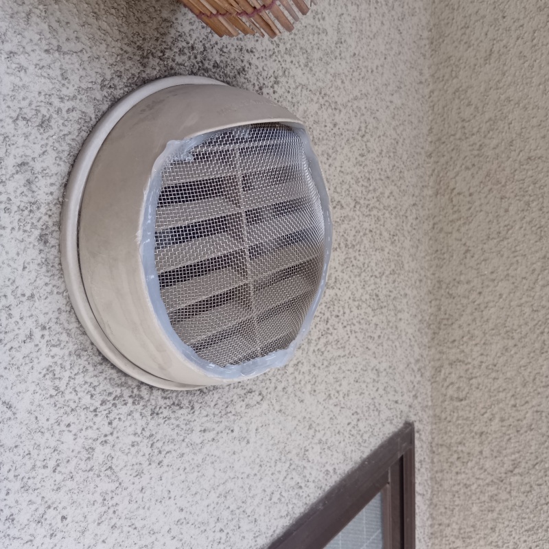 金網で侵入経路を封鎖