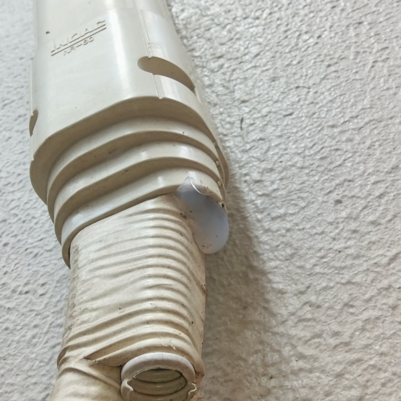 配管の導入部分のすき間を封鎖