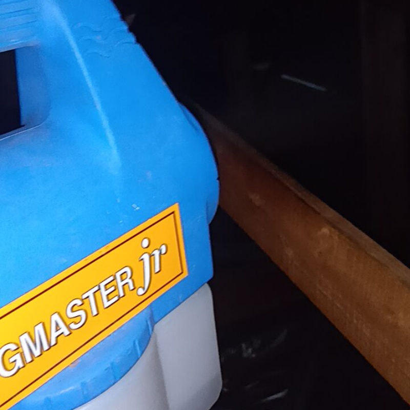 噴霧器で除菌・消臭剤を散布