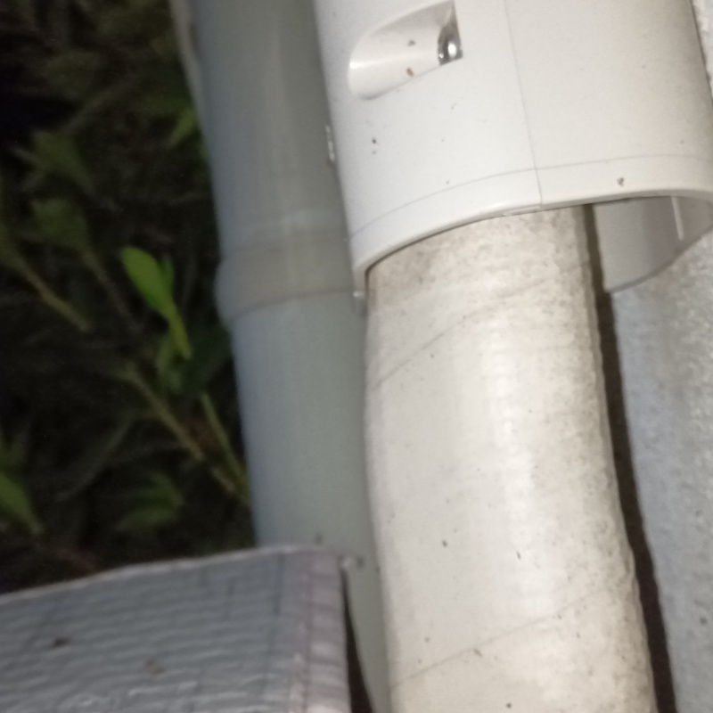 侵入経路となっている配管導入部のすき間