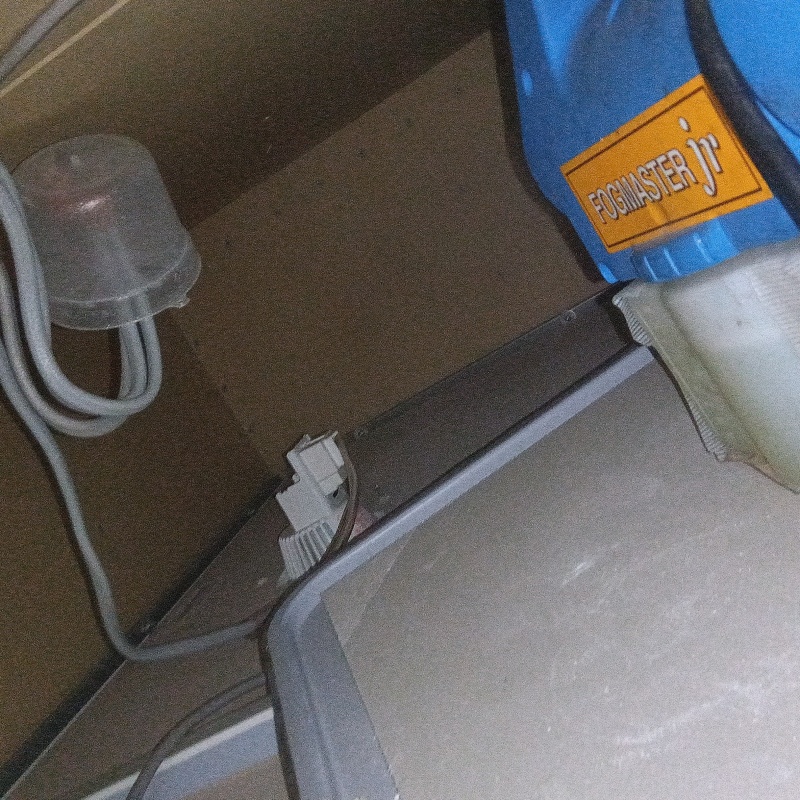殺虫剤を散布