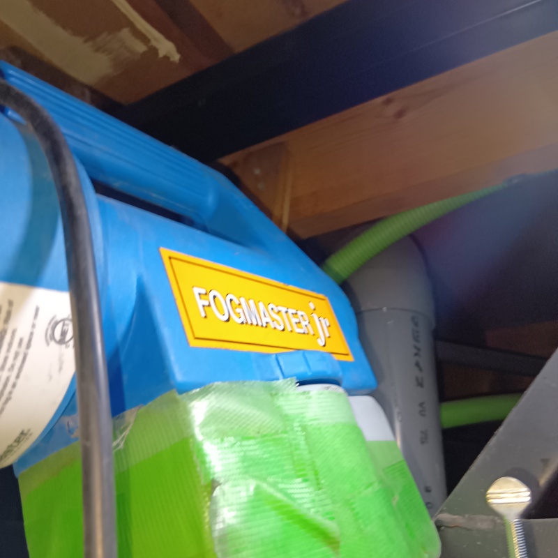 噴霧器で除菌剤を散布