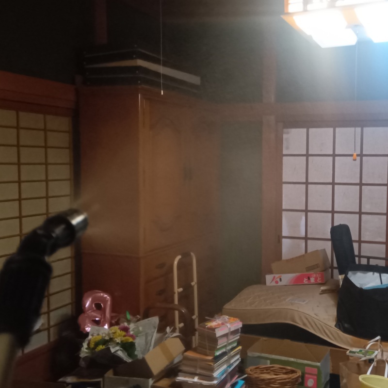家中に除菌剤を散布