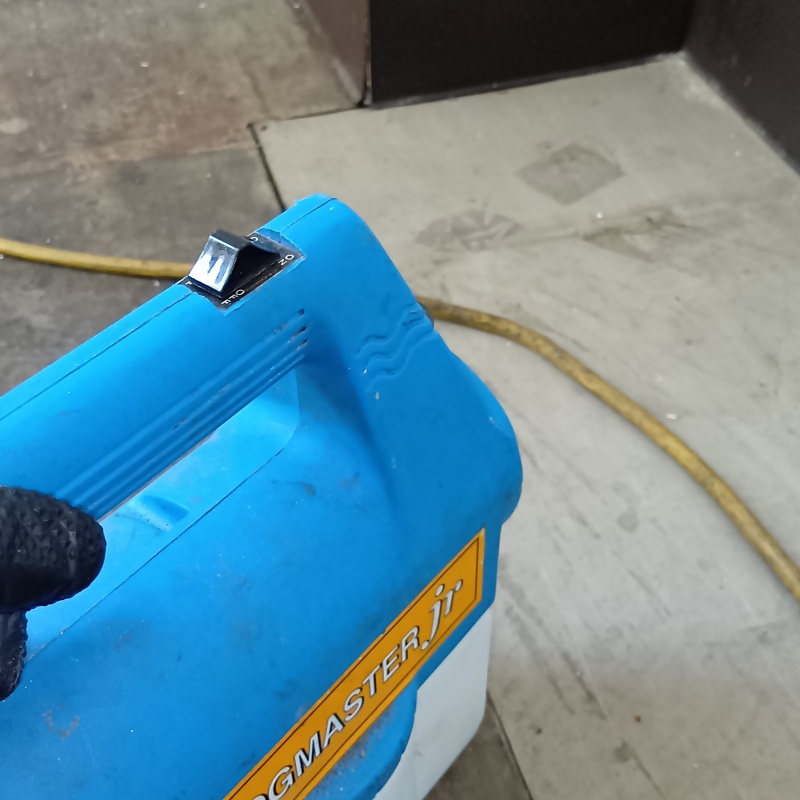 噴霧器で除菌剤を散布