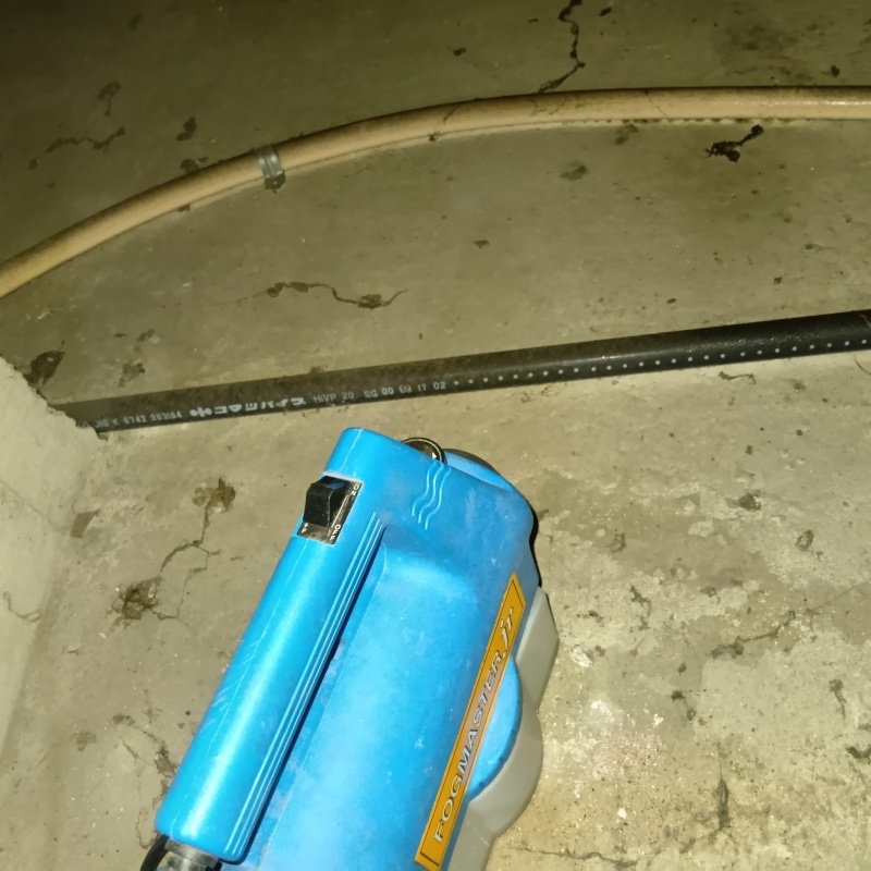 床下を噴霧器で除菌・消臭