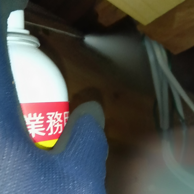 天井裏に忌避剤を散布