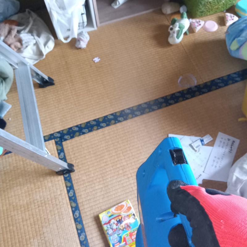 和室に除菌・消臭剤を散布