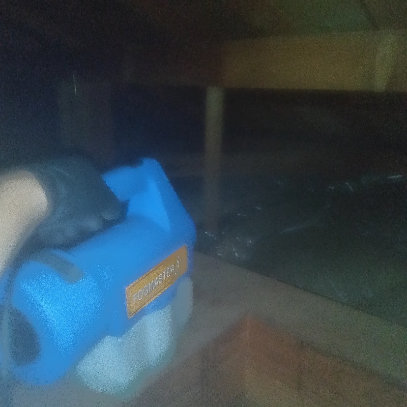 除菌剤を散布