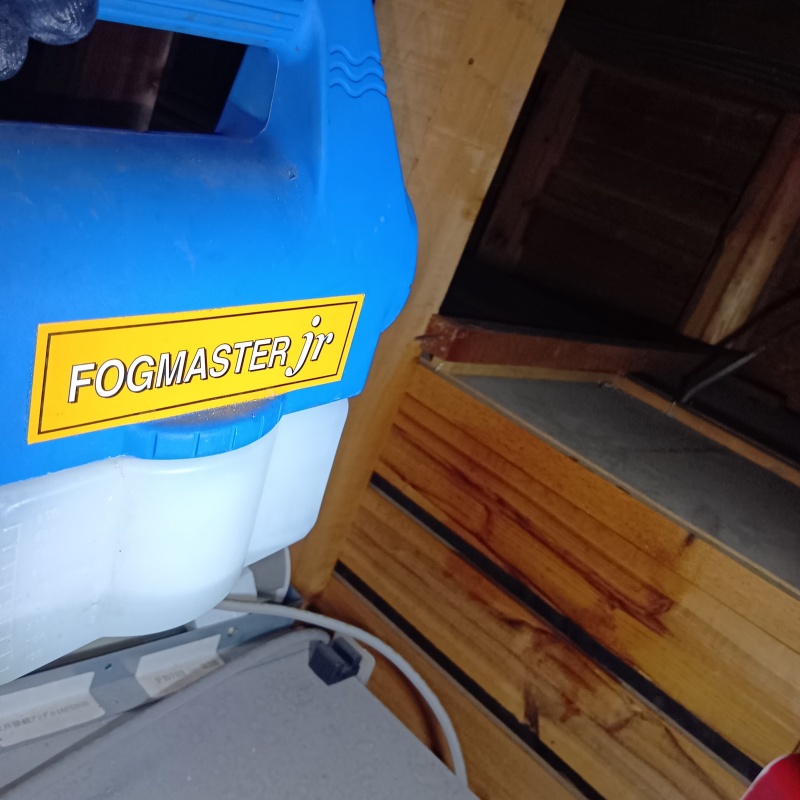 除菌剤を散布