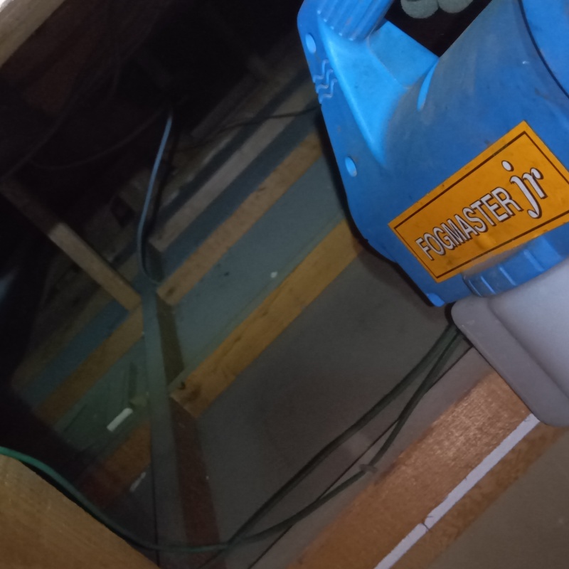 噴霧器で除菌・消臭剤を散布