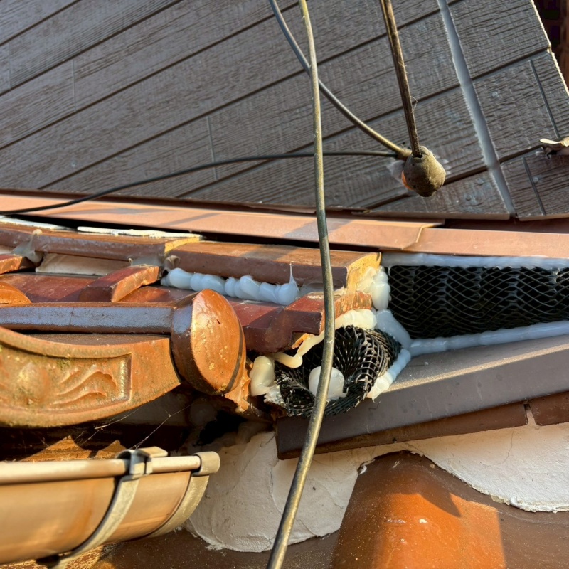 屋根のすき間を封鎖
