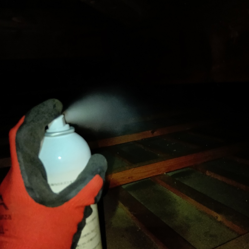 忌避剤をスプレー