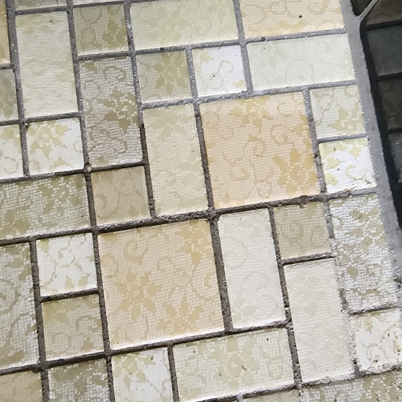 開けた穴を修復した様子