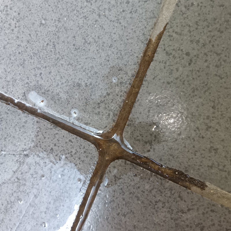 開けた穴を修復した様子